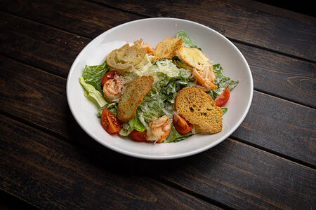 Хрустящие листья салата с креветками