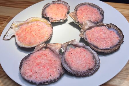 Гребешок с кальмаром и икрой тобико по-шанхайски