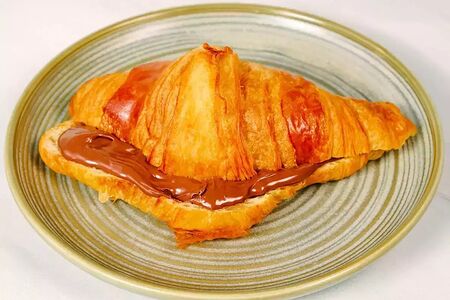 Круассан с шоколадом