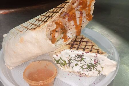 Шаурма со свининой и соусом сацебели