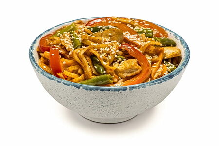 Удон с курицей в остром соусе кимчи