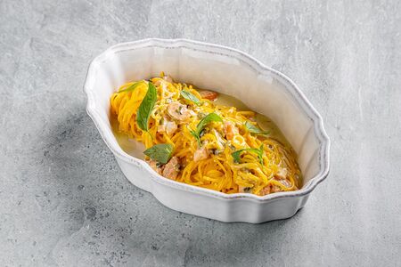 Спагеттини с лососем 