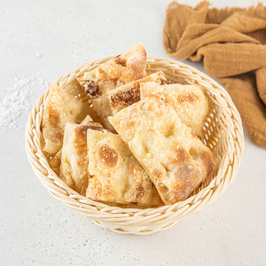 Фокачча с пармезаном и чесноком