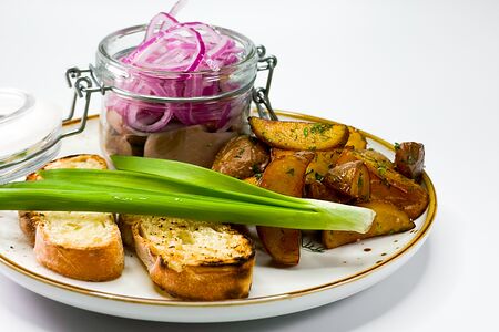 Сельдь с молодым картофелем