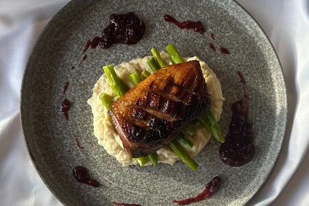 Утиная грудка с кремом из сельдерея