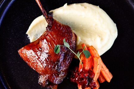 Утиная ножка-конфи с картофельным пюре