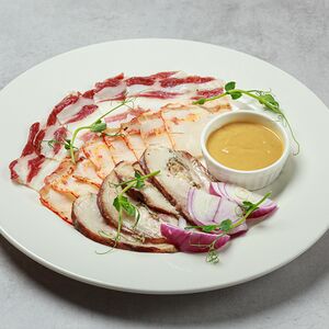 Ассорти из домашнего сала