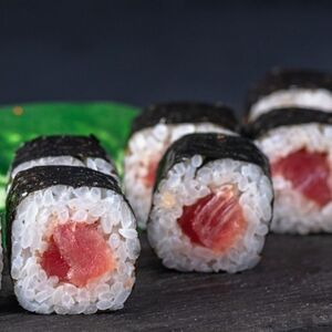 Ролл с тунцом