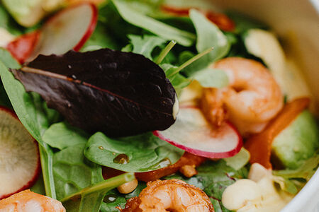 Салат с креветками - ланч