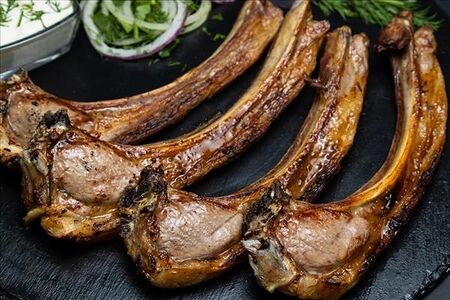 Корейка ягненка на углях