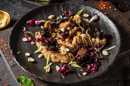 Салат из баклажанов и древесных грибов