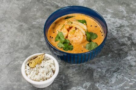 Том ям с креветками и кальмаром