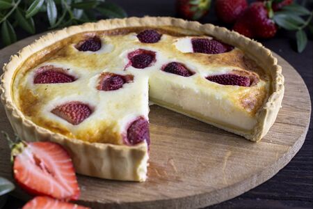 Киш клубничный