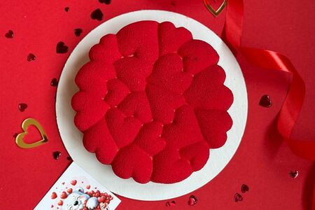 Муссовый торт сердечки круглый