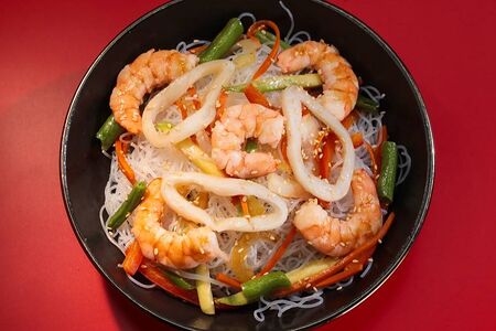 Креветка и кальмар в устричном соусе