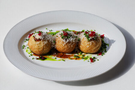 Хрустящие пончики с риетом из ягненка