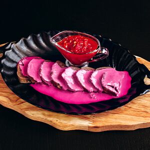 Говяжий язык в сливочном соусе с хреном