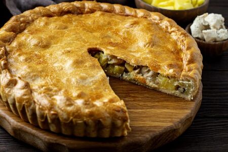 Русский курник с курицей и картофелем