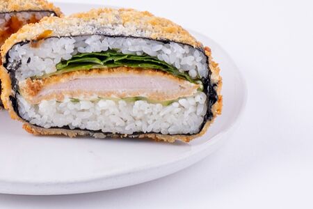 Бургер с курицей в сухарях