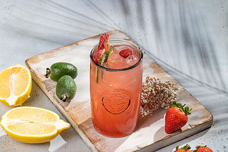 Лимонад Клубника- Фейхоа 0,5 бут. Основной