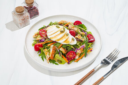 Салат с курицей и яйцом