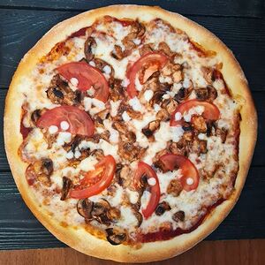 Пицца с курицей и грибами