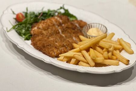 Шницель с картофелем фри