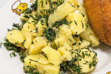 Картофель отварной с зеленью