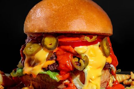 Бургер с одним перцем халапеньо