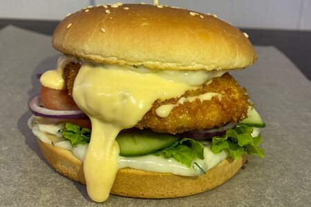 Бургер с куриным шницелем