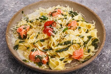 Паста с лососем и шпинатом