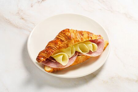 Круассан с ветчиной и сыром