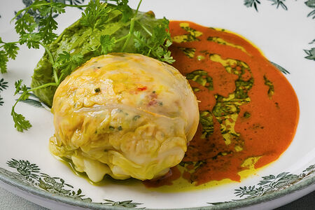 Голубец с крабом и кремом из авокадо