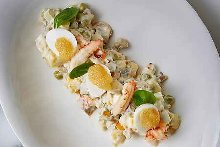 Оливье с рябчиком, телячьим языком и раковыми шейками