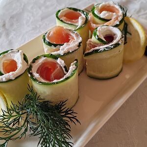 Рулет из сёмги с огурцами