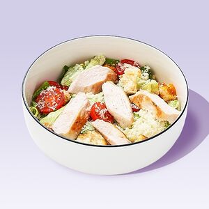 Цезарь с курицей и соусом на основе анчоусов