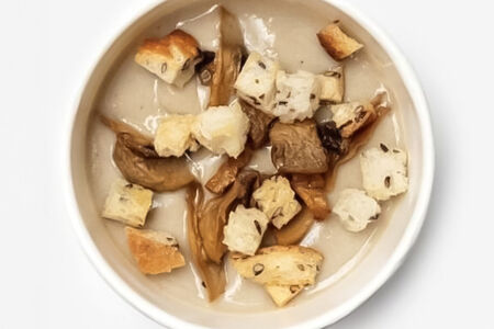 Грибной крем-суп с шампиньоны и сухарями 