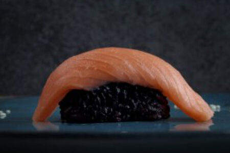 Суши с лососем