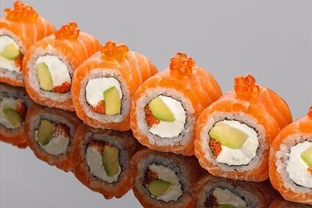 Ролл из лосося с сыром филадельфия