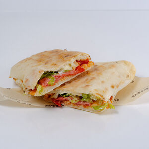 Сэндвич с колбасой из печи