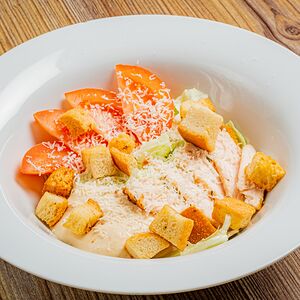 Салат Цезарь с курицей
