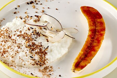 Рисовая каша с диким воздушным рисом и карамелизированным бананом