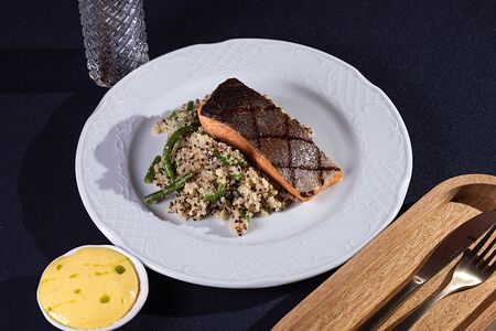 Форель с киноа