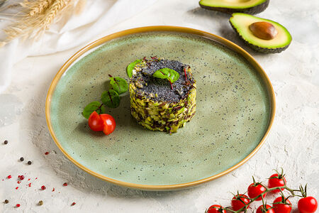 Салат из авокадо с маком и орехами