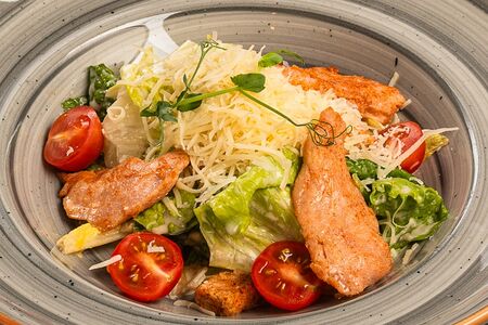 Салат Цезарь с курицей
