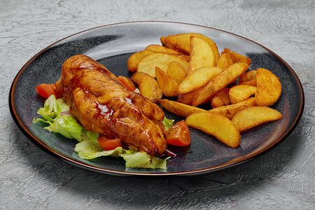 Куриное филе с картофельными дольками