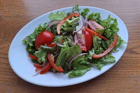 Салат со стручковой фасолью, помидорами и перцем