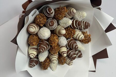 Букет в молочном и белом шоколаде 