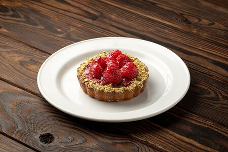 Тарталетка с малиной