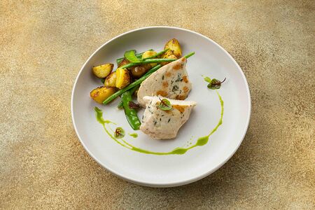 Куриная грудка с овощным соте
